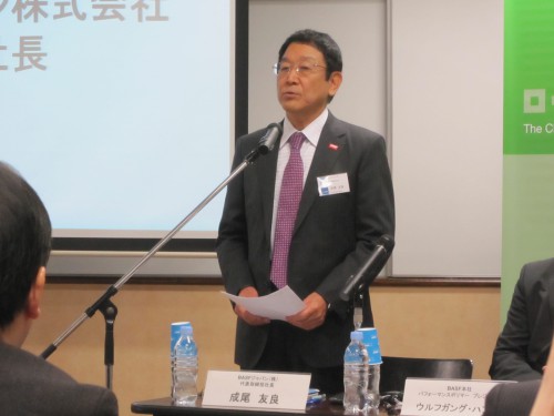 挨拶するＢＡＳＦジャパン代表取締役社長成尾友良氏