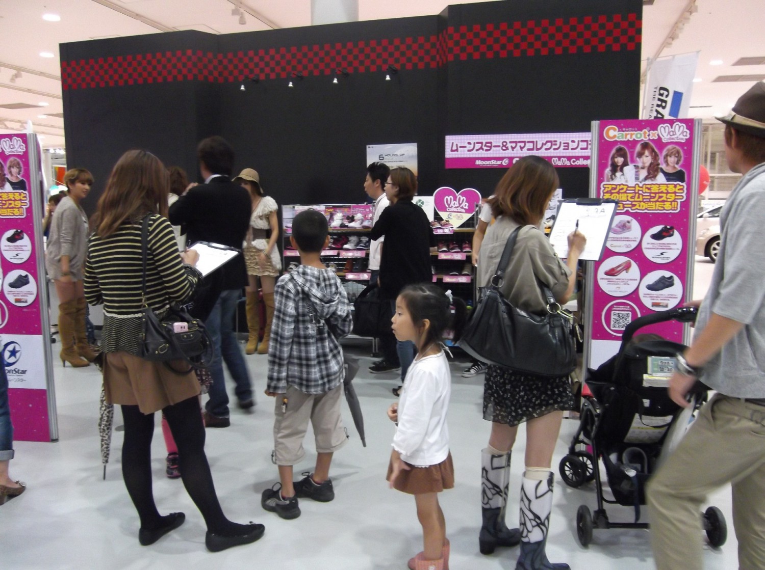 ムーンスター ママコレクション12 ブースでコラボモデルを展示 ムーンスター ママコレクション12 ブースでコラボモデルを展示