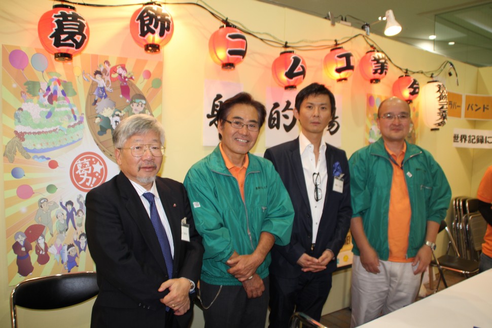 藤井会長（左）内山氏、中川副会長、武者副会長