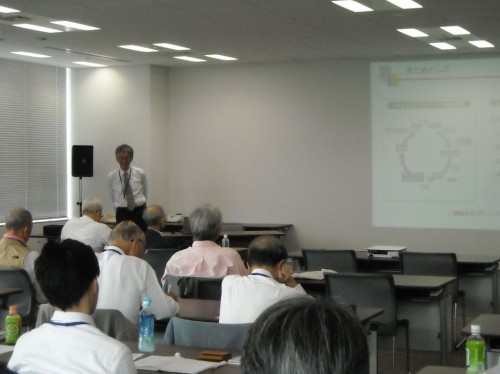 講演後、参加者からの質問に答える古川睦久・長崎大学名誉教授
