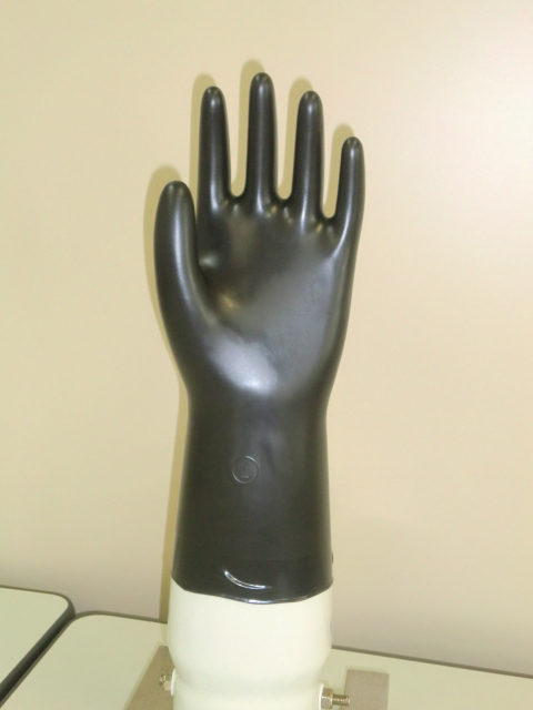 新開発のフッ素ゴム手袋