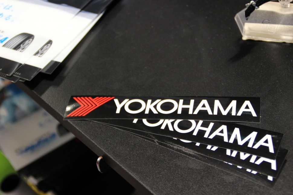 景品のＹＯＫＯＨＡＭＡステッカー