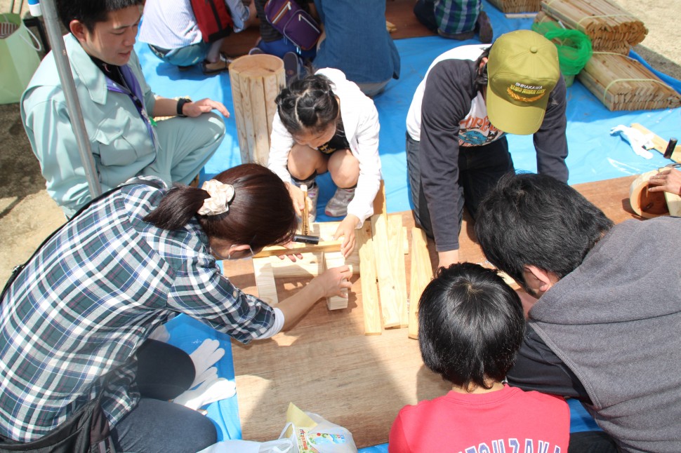 木工クラフトのイベントでは親子でプランターを作った