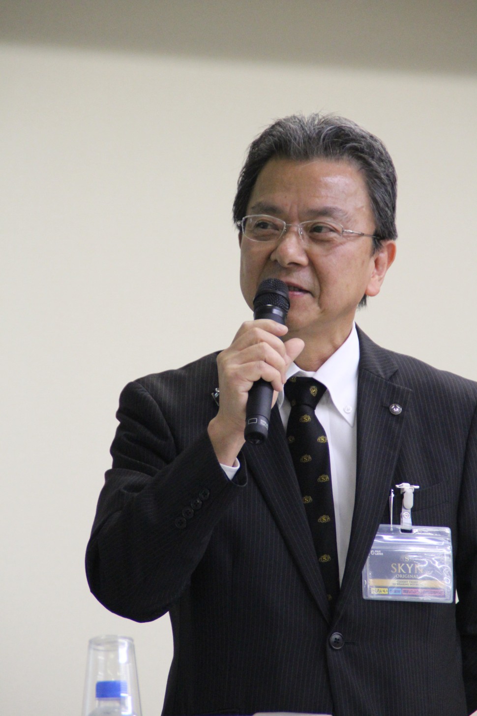 15年３月期の計画を説明する伊藤社長