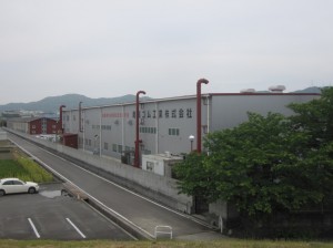生産集約された尾高ゴム工業の本社・貴志川工場