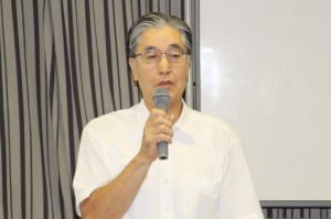 あいさつする清水人材育成委員長