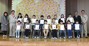 昨年の表彰の様子（大原間小学校）