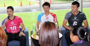 トークイベントに参加した（左から）古賀選手､岡本選手、近選手