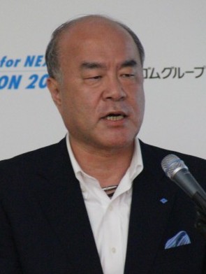 決算説明を行う池田社長