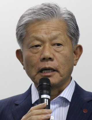 事業合理化について説明する長坂社長