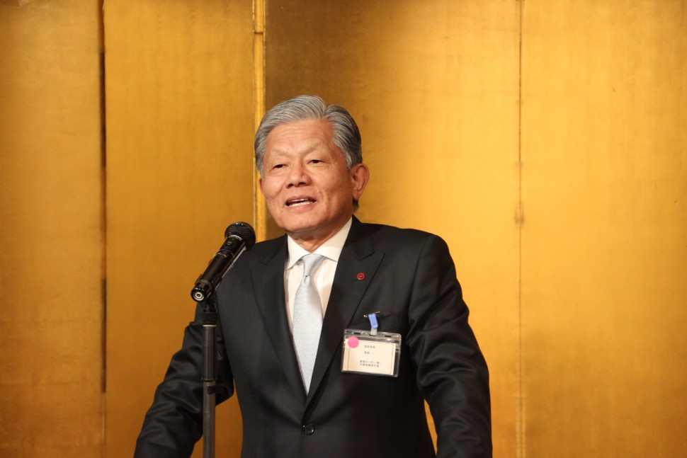 あいさつする長坂会長