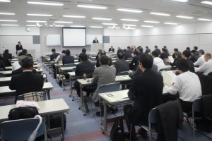 あいさつを行う日本ゴム協会の中瀬古会長