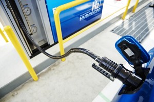水素充填用ホースの販売に注力