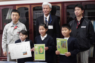 表彰の様子（大浜小学校）