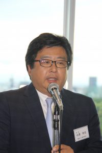 就任にあたりあいさつした中澤新会長