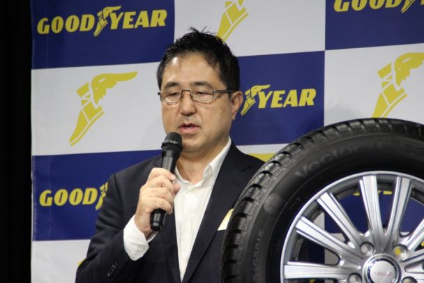 「ベクター4シーズンズハイブリッド」の性能について語る松崎技術本部長