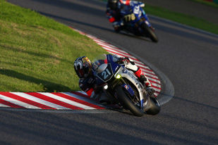 昨年優勝の「YAMAHA FACTORY RACING TEAM」