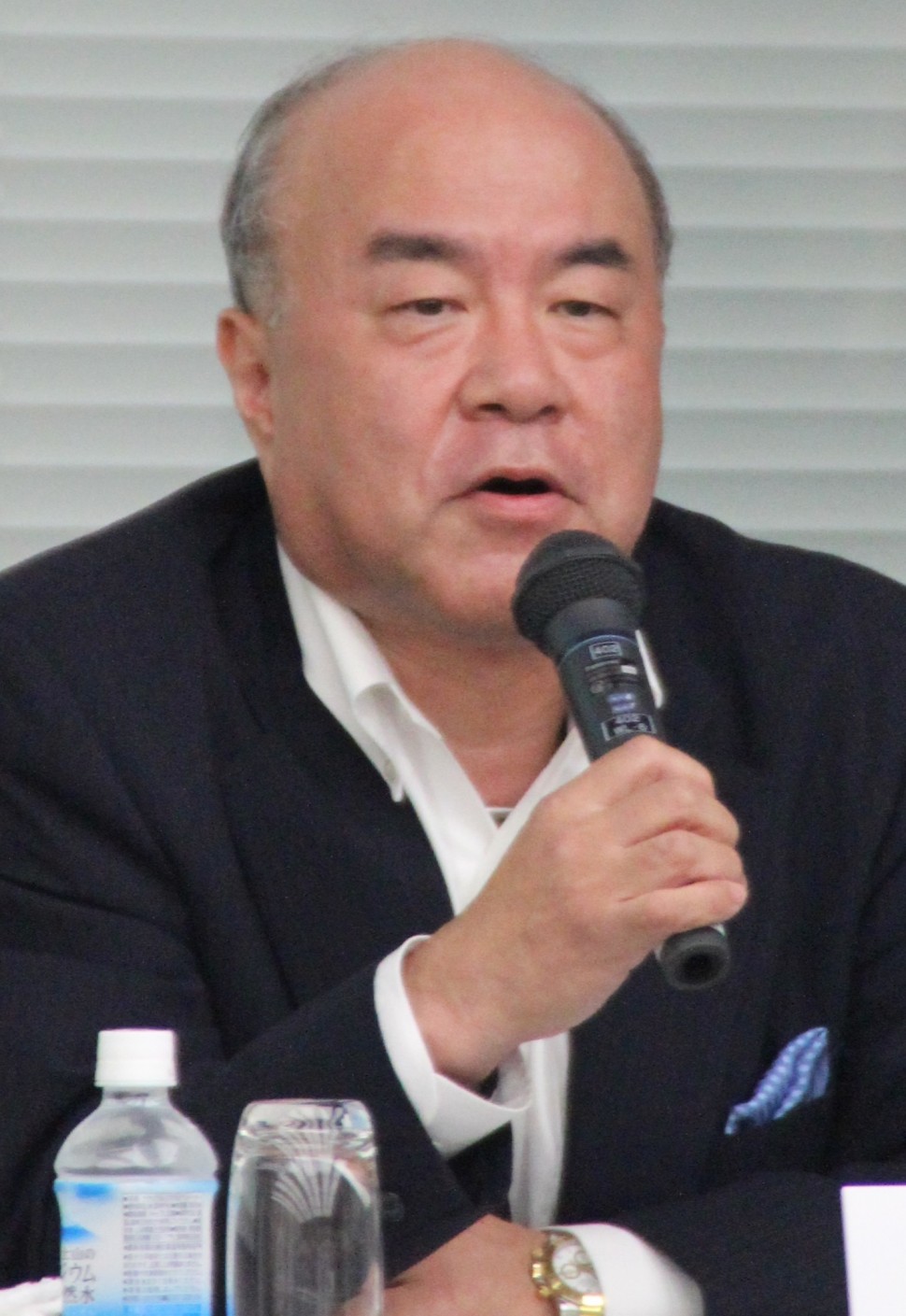 記者の質問に答える池田社長