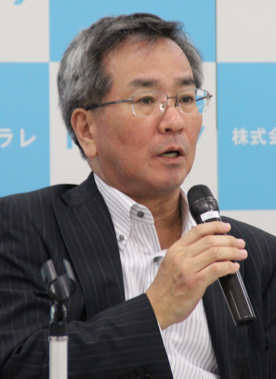 決算説明を行う伊藤社長