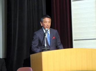 CDP2016 日本報告会」で挨拶する小松滋夫取締役常務執行役員