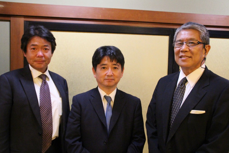 左から杉本会長・中島会長・松岡代表監事