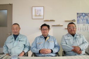 左から佐久間執行役員、肥田社長、荒田執行役員