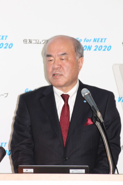 決算説明をする池田育嗣社長