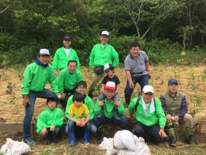 植樹祭に参加した横浜ゴムメンバー