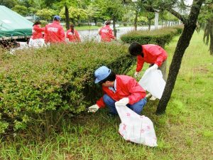 ランクセス豊橋事業所周辺の清掃の様子