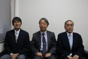 左から網野理事、大武副会長、松丸事務局長
