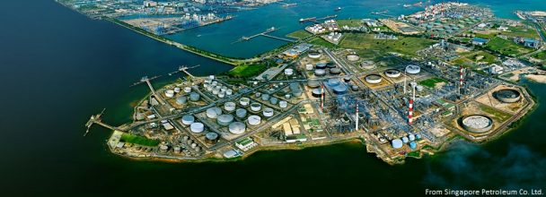 ジュロン島の石油精製基地　Singapore Petroleum社のサイトより