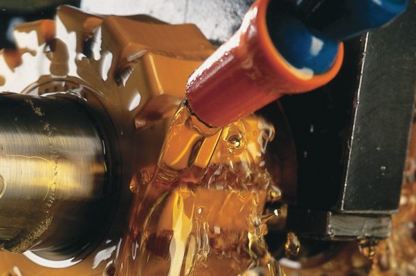 多機能添加剤「アディティン」の主な用途は、工業用油、グリース、金属加工油