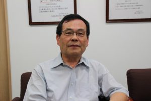 イワカミ　岩上哲也代表取締役会長兼社長