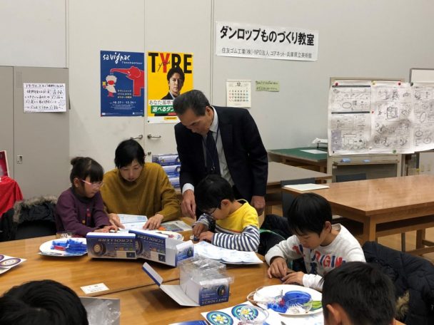 「ダンロップものづくり教室」工作風景