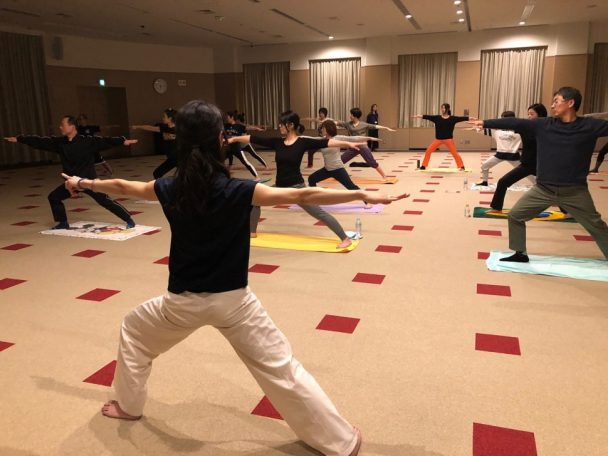 社内ヨガセミナーのようす（住友ゴム工業）