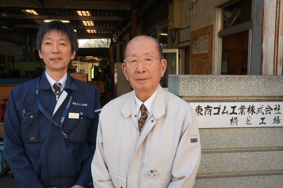 左から末永大介社長、末永富夫会長