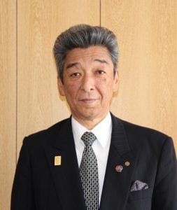 望戸理事長　a195f9560642e33c0b461a6a35dca1de-e1525656146143-253x300