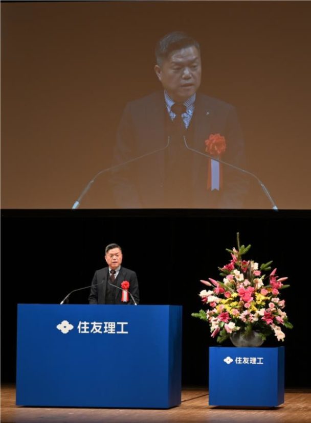 祝辞を述べる佐藤氏