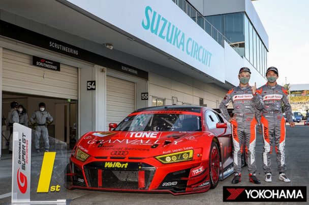 「Ｈｉｔｏｔｓｕｙａｍａ　Ａｕｄｉ　Ｒ８　ＬＭＳ」川端選手（左）と近藤選手