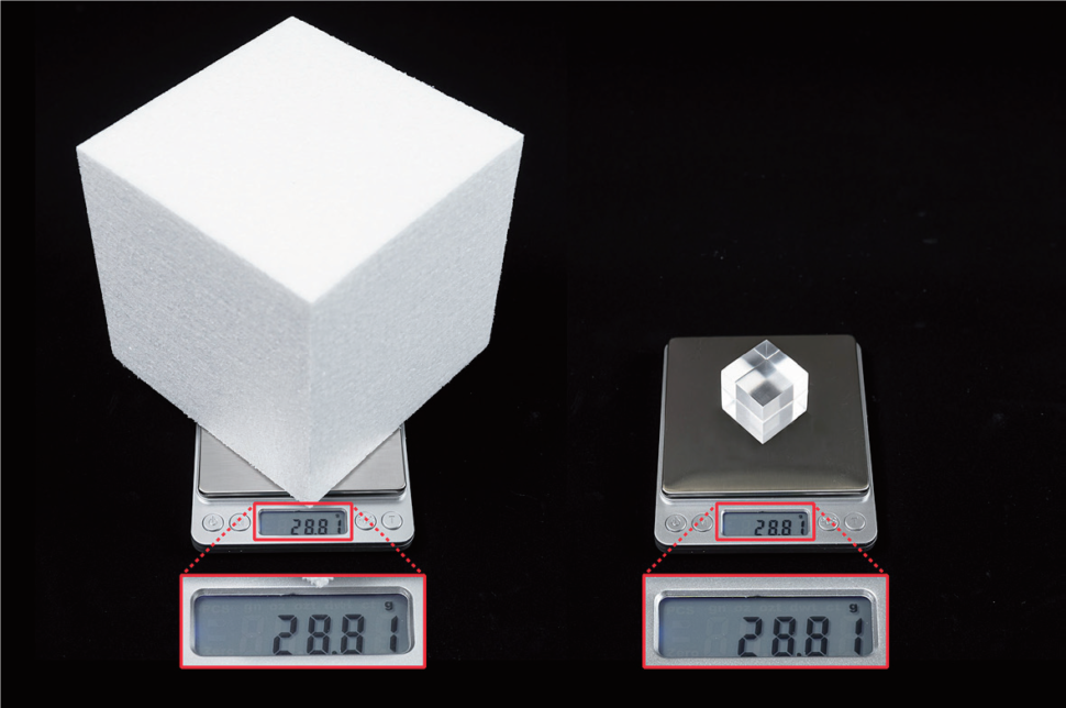 １００倍発泡体（左）と非発泡