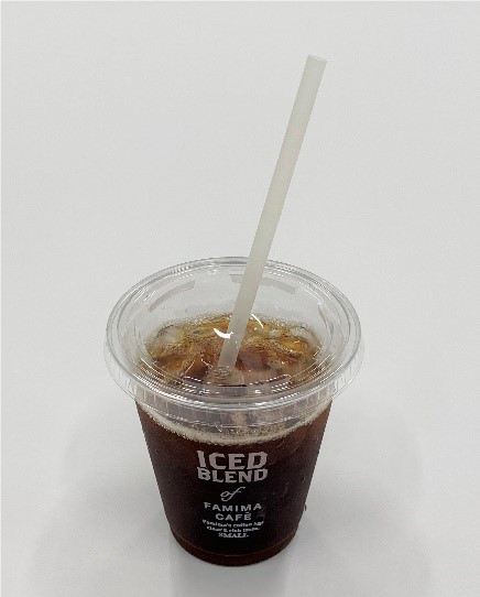 ファミマカフェ(同社ストロー使用)