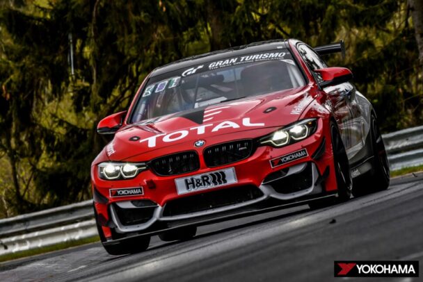 74号車「ＢＭＷ　Ｍ４　ＧＴ４」