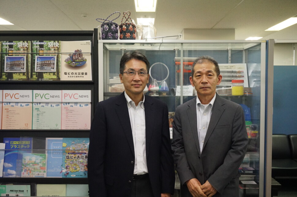 左から広報部部長の内田陽一氏　事務局長の平松謙氏