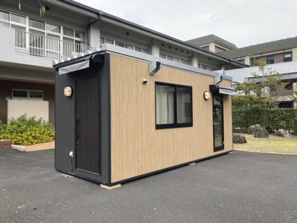「LIVELY VILLA」