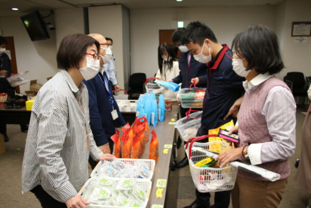 名産品の販売の様子