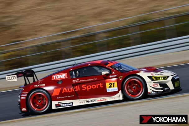 ＧＴ３００クラスで優勝した「Ｈｉｔｏｔｓｕｙａｍａ　Ａｕｄｉ　Ｒ８　ＬＭＳ」