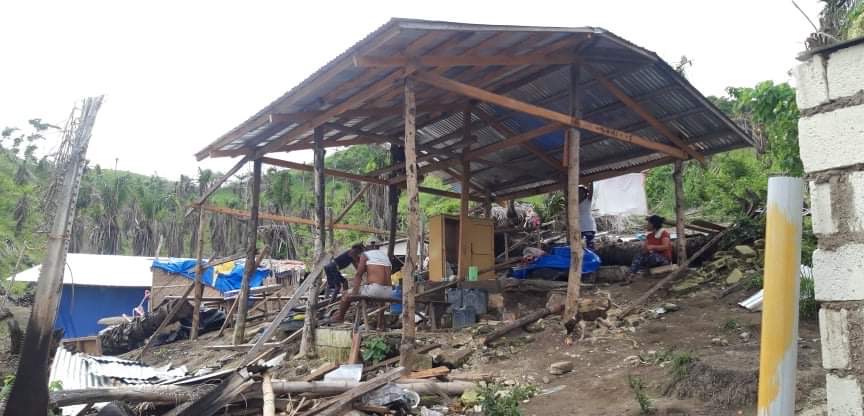 被災したフィリピン・ビサヤ地方での復旧作業