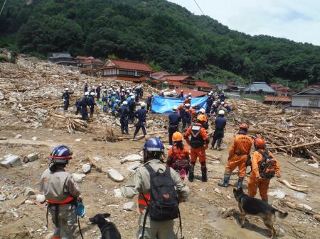 横浜ゴム・従業員基金が寄付　災害救助犬ネットワークへ