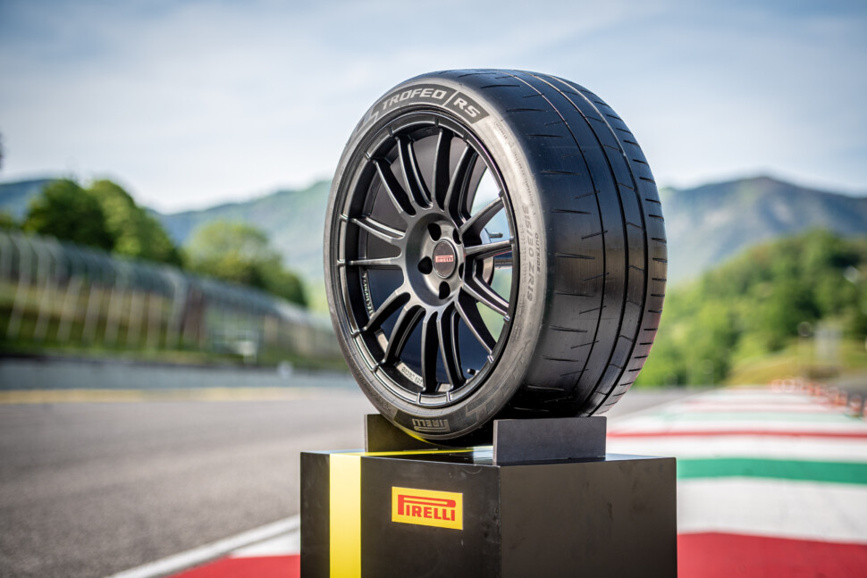 Pirelli_P_Zero_Trofeo_RS_