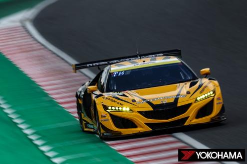 ジーティー３００クラスで優勝した「アップガレージエヌエスエックス ジーティー３」